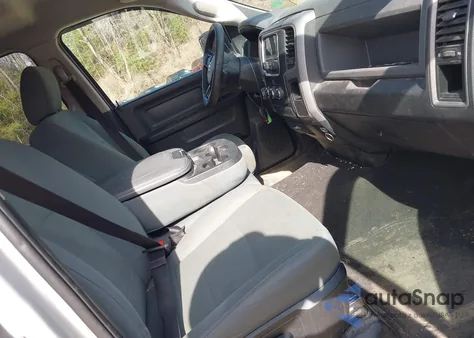 2017 Ram 1500 Express 4X4 6'4 Box z USA, uszkodzony, nr VIN 1C6RR7FT5HS745504